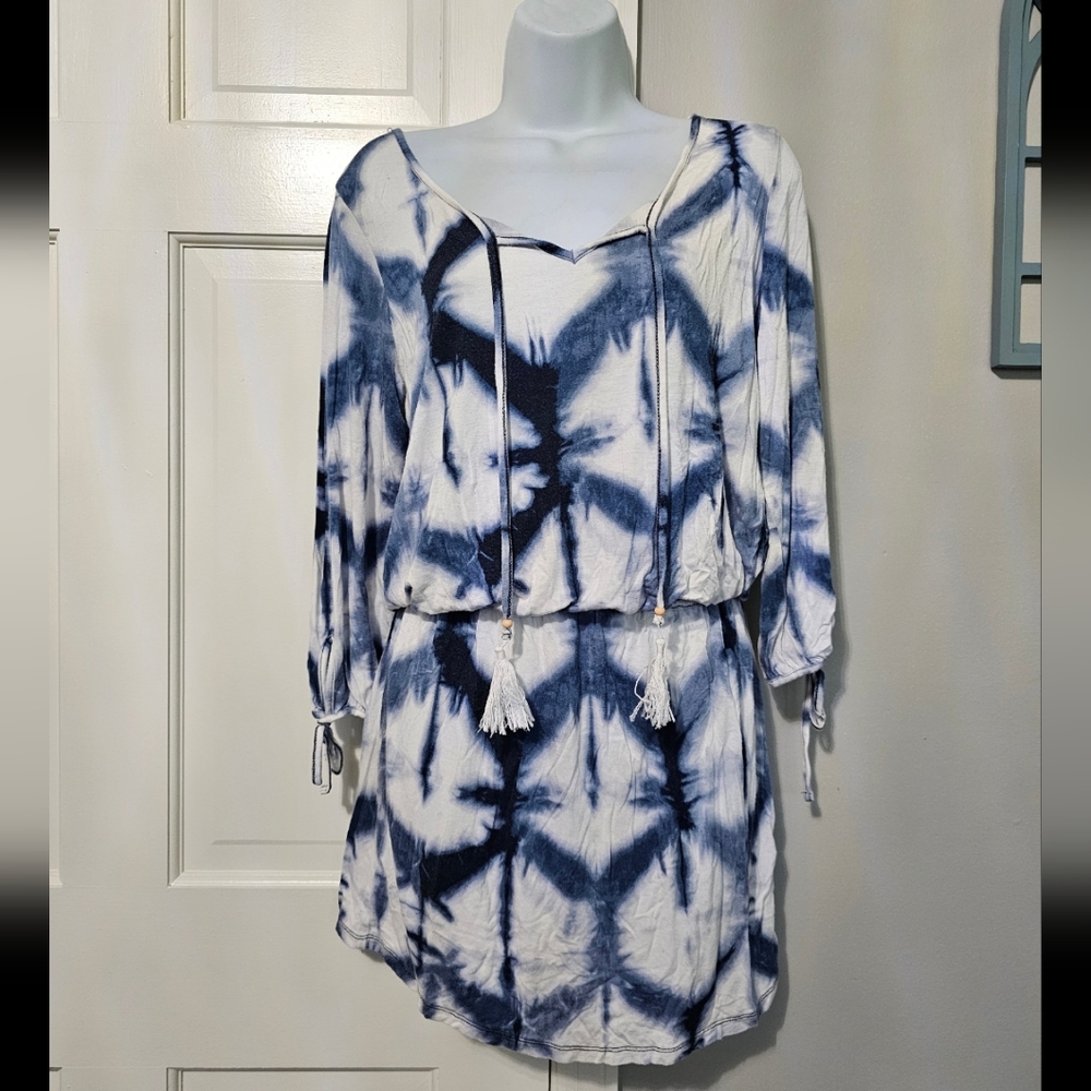 VENUS Blue and White Gradient Dress